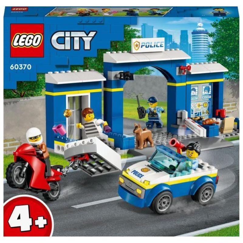 Image of Lego city 60370 inseguimento alla stazione di polizia, macchina e moto giocattolo, minifigure e cane, giochi per bambini 4+